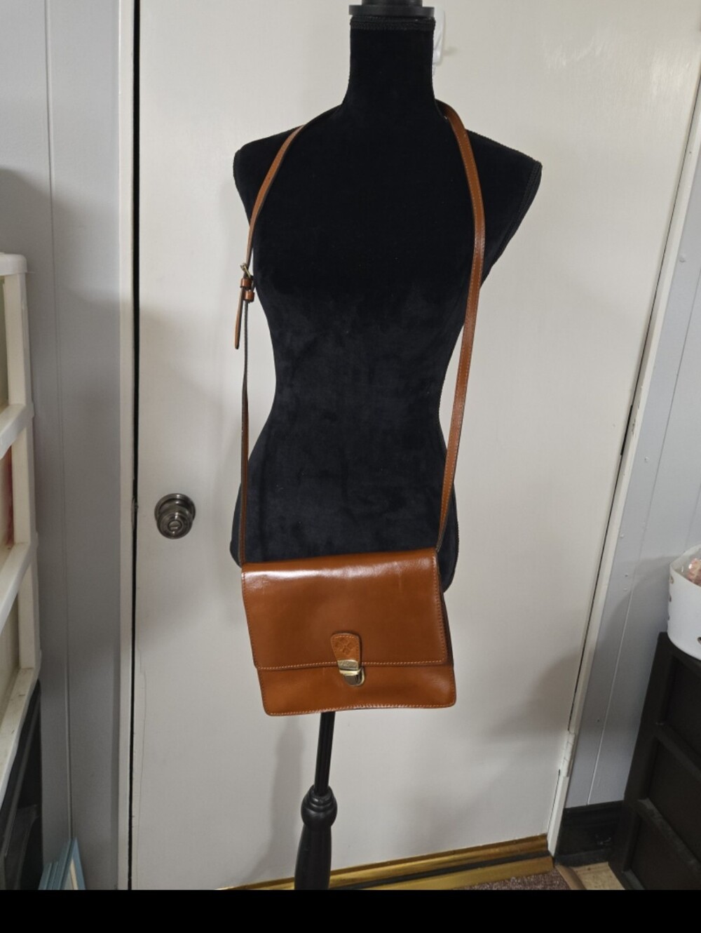 LIKE NEW Patricia Nash Lanza Crossbody  brown leather